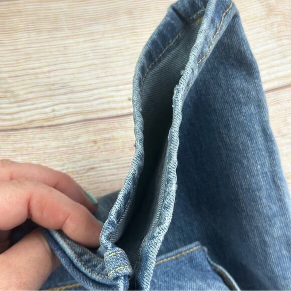 Everlane The Original Cheeky Jean - Light Wash - Picture 7 of 11